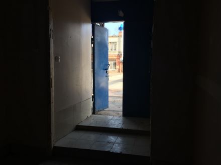 Вид входа в помещение изнут